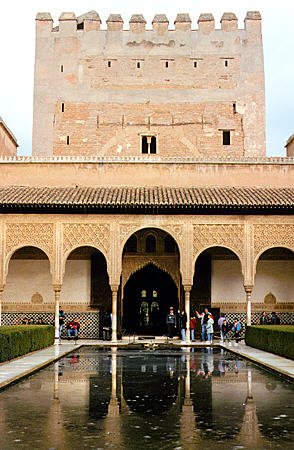 Испанский замок Альгамбра (Alhambra)