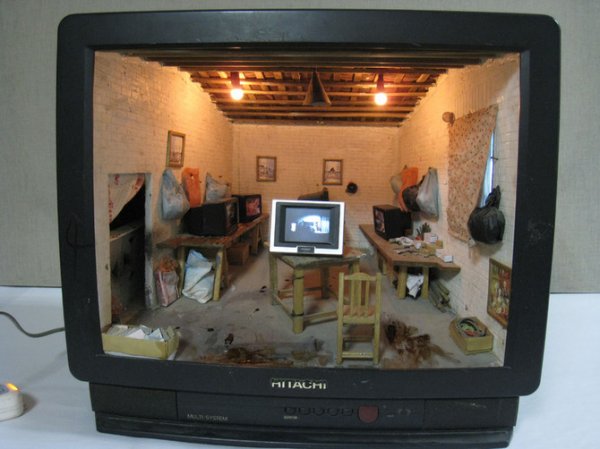 Миниатюрные комнаты внутри старых телевизоров... Удивительные работы Zhang Xiangxi